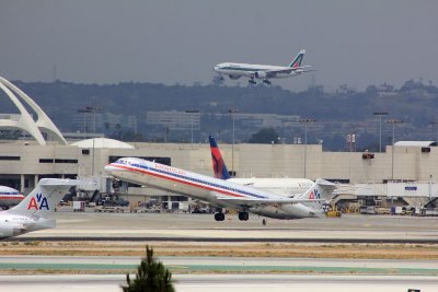 American MD-80 and Alitalia Boeing 777-200