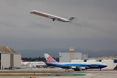 Amrican Airline MD-80 and China Airlines Boeing 747-400