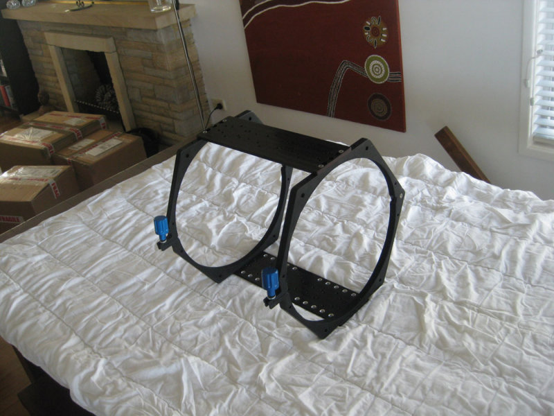 Scope rings with top and bottom plate