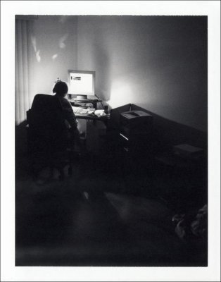 Elfa behind her new desk