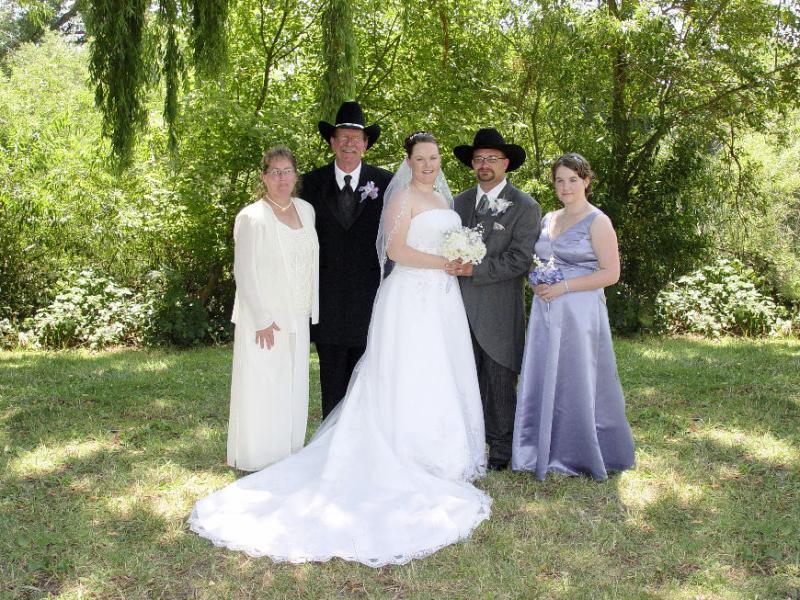 dsc09619 sample parents and sister with couple.jpg