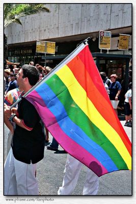 Gay pride parade 1_2674_14-pb 30698499.jpg