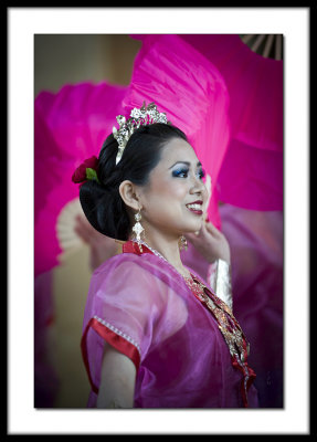 Indonesian Dancer (click imag below got Indonesian Dancers)