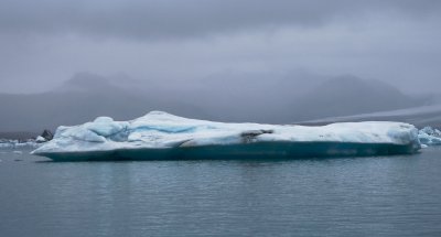 Icebergs on the Jokulsarlon glacial lagoon.