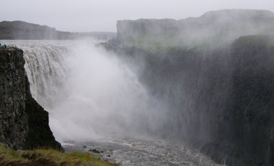 Dettifoss has the greatest volume of any waterfall in Europes largest waterfall, with a flow of 500 cubic meters per second.