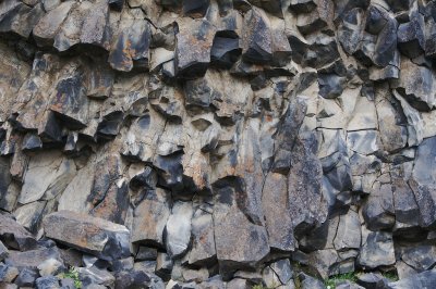 The canyon walls at Hljodaklettar assume an air of mystery.