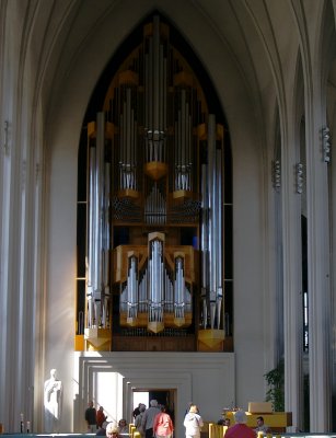 The cathedral organ has 5275 pipes.