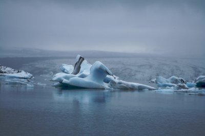 Icebergs on the Jokulsarlon glacial lagoon.