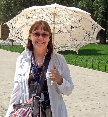 Woman with parasol (second sighting)