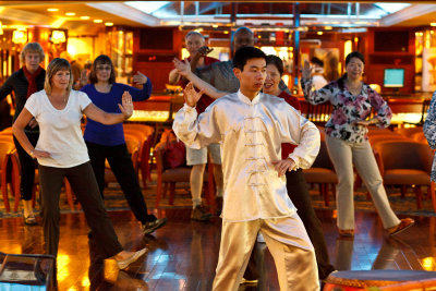 Taijiquan aboard Yangtze River cruise