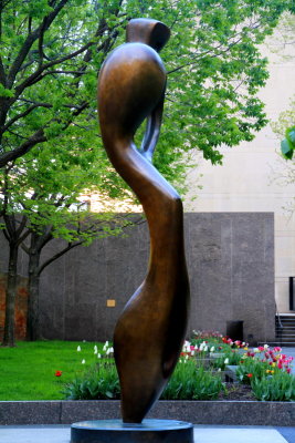 Sculpture in Art Institute of Chicago's garden