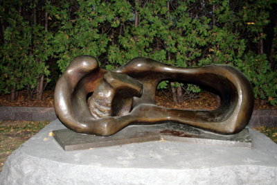Reclinging Mother and Child, Thomas Moore, Minneapolis Sculpture Garden