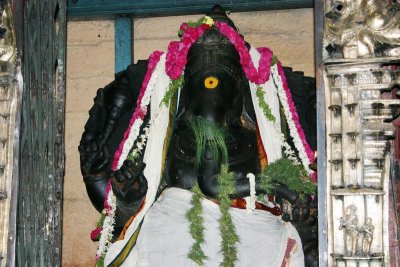 Mukkuruni Vinayakar, Meenakshi temple, Madurai, India