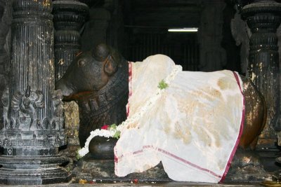 Nandi, Meenakshi temple, Madurai, India