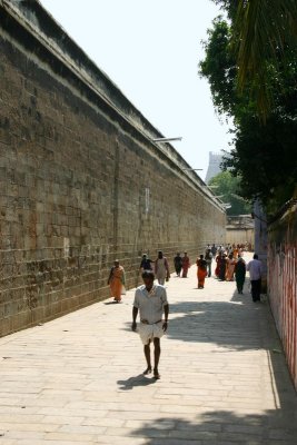 The long walkway around the temple, Sri Ranganathaaswami Temple, Tiruchirapalli (Trichy)