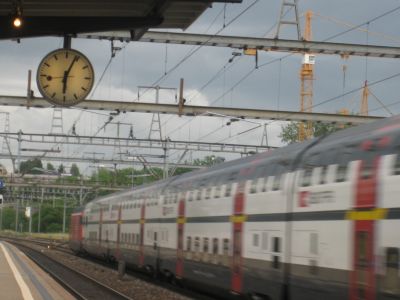 06.05pm train running to Geneva 