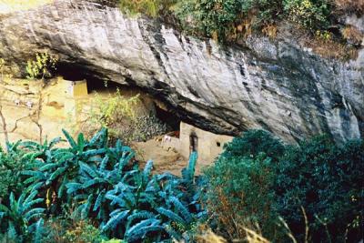 Home in a cave near Sehnsa