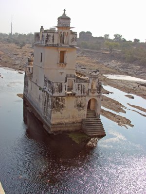 Queen Padmini stood on the lower footsteps so that Allauddin Khilji can see her only in the tilted mirror !