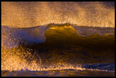 Sunset light on a wave - Grnhgen land