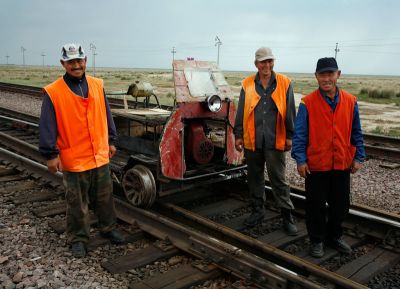 060602-013 Railroad workers near chinese border