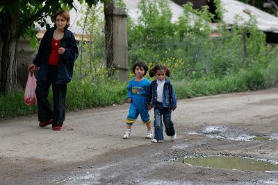 Girls with mother in Yeghegnadzor