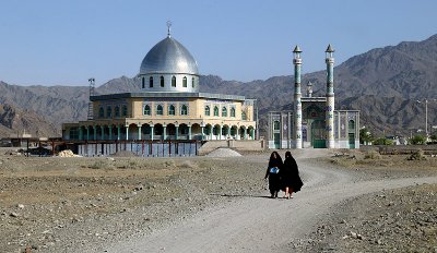 Women outside mosque in Rudan