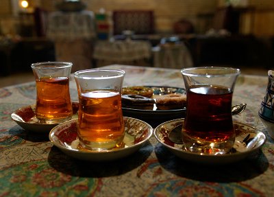 Tea and cookies i Golestan Museum