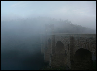 Old bridge over Rijo Tajo in morning mist