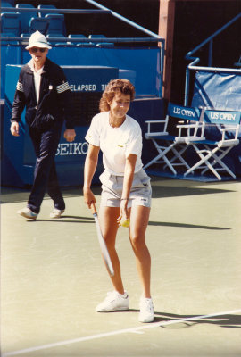 Pam Shriver serve in the Grand Stand court