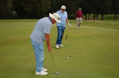 sinking all his putts