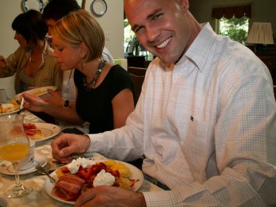 You understand the smile when you see the plate!