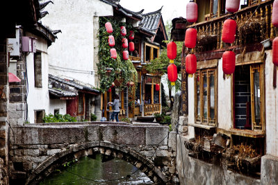 Lots of little canals run through this very beautiful town.