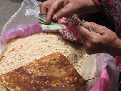 Breadseller's hands, Sana'a