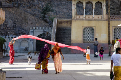 What India gallery would be complete without a sari drying shot?