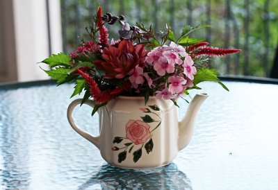 IMG_2828 Flowers in the teapot