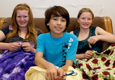 CR2_7400 Making blankets