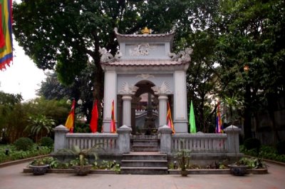 Monument of King Le Thai To