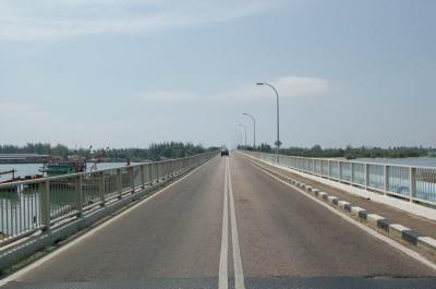 Bridge links between Besut River