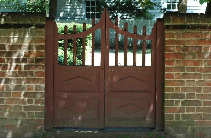 Yard gate 1309