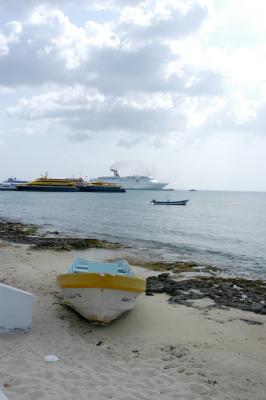 Cozumel beach and docks 6032