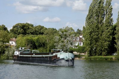 Navis en attente au fil de l'eau_0390r.jpg