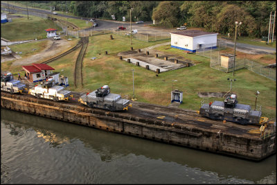 Trains that take ships through Panama Canals Gatun Locks