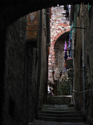 A tiny vicolo (alley) from via di Gracciano nel Corso .. 5136