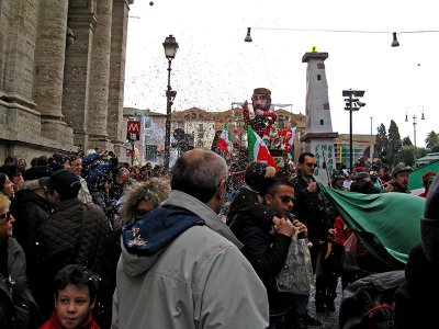 The start of the parade at the Piazza della Repubblica .. 5956