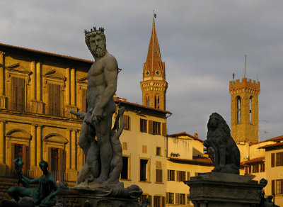 Piazza della Signoria: Neptune Fountain, close-up .. 0480