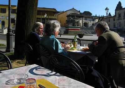 Lunch in Fiesole overlooking piazza Mino da Fiesole ..1292