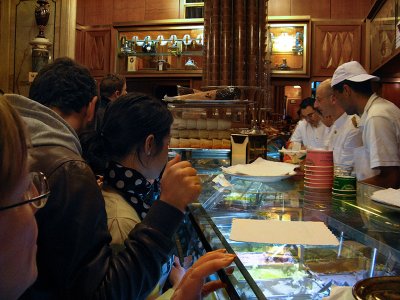 Margaret, and others, waiting for their gelato .. 2288