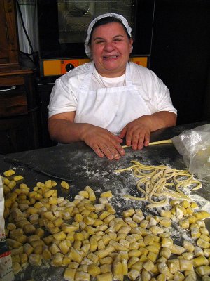 Antonia, pasta maker, at da Fortunata .. 2295