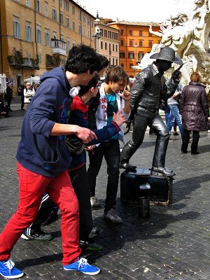 Spoofing it up in the Piazza Navona .. 2354