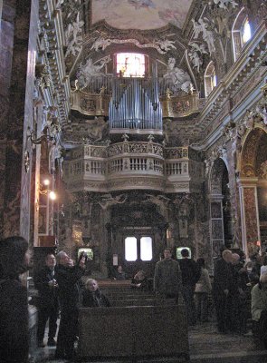 Chiesa di Santa Maria della Vittoria, organ and nave  .. 3261
